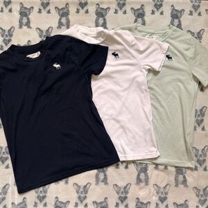 Abercrombie Kids T-Shirt Set - Navy, White, and Light Green Size 9/10